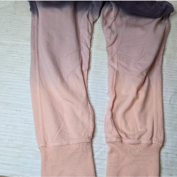 Young Fabulous & Young NWT . Ombre effect, purple to lavender to peachy pink. M - Picture 4 of 6